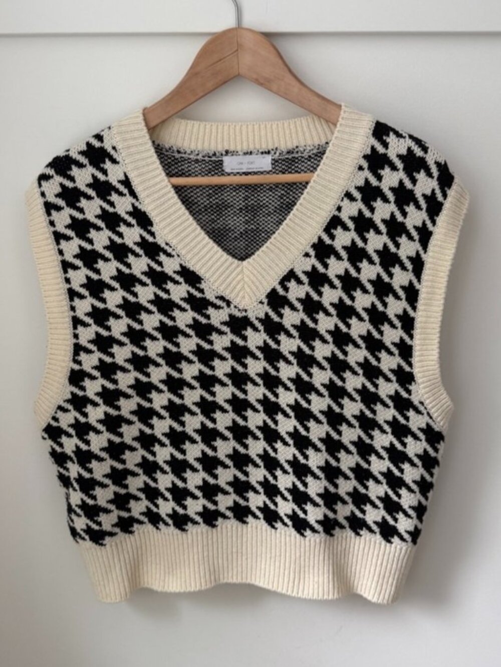 OAK + FORT Houndstooth V-Neck Knit Sweater Vest
